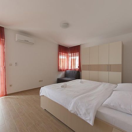 Apartments Villa Klara Baška Voda Esterno foto