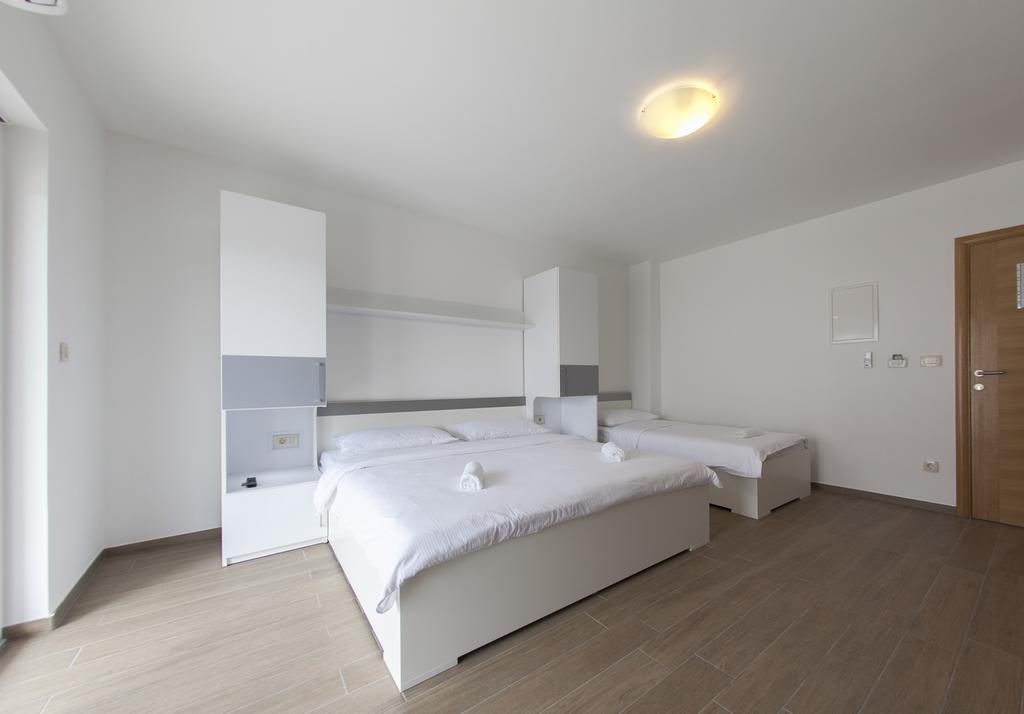 Apartments Villa Klara Baška Voda Esterno foto